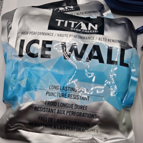 New titan deep freeze expandable lunchbox with container and 2 Ice walls - Picture 5 of 15